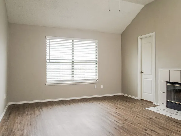2864 Concho Trl — Photo 9