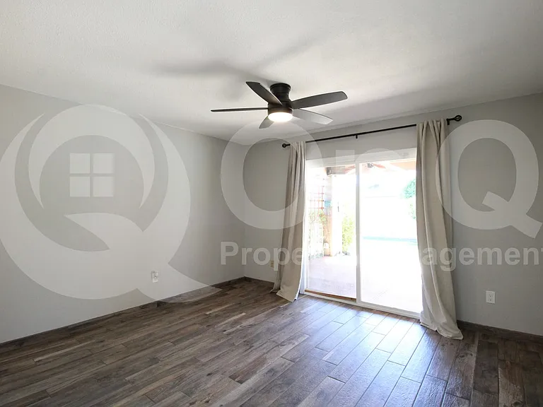 967 W La Jolla Dr — Photo 14
