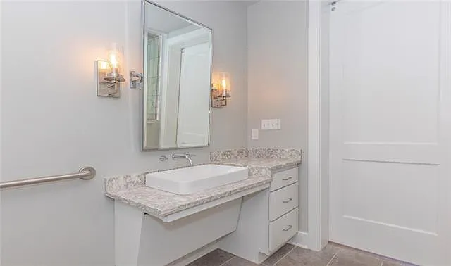 818 Howard Ave #301 — Photo 11