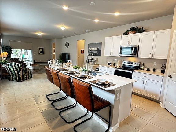 2nd image of 882 Friendship Cir