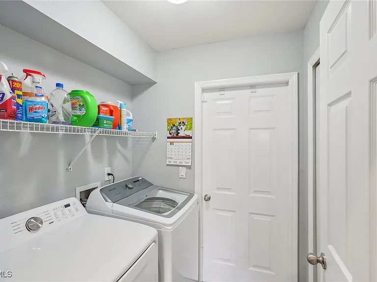 940 Belmont St E — Photo 27