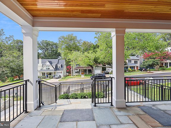 4th image of 10207 Parkwood Dr