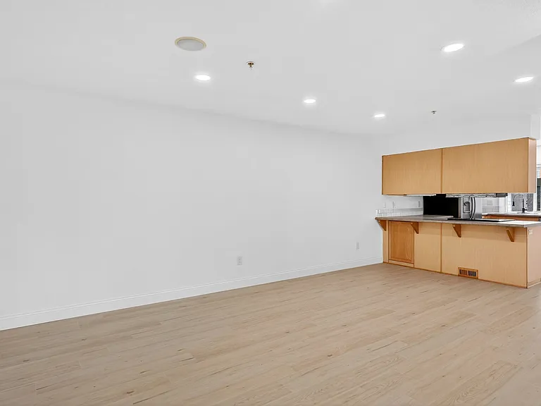 443 Harris Ln — Photo 5