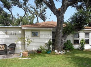 216 N Doughty St, Rockport, TX 78382