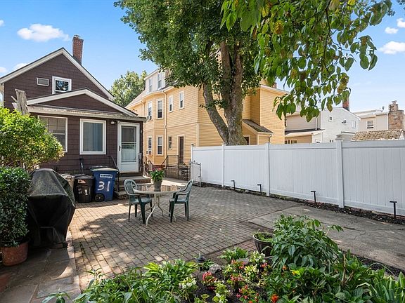 4th image of 31 Everett Ave