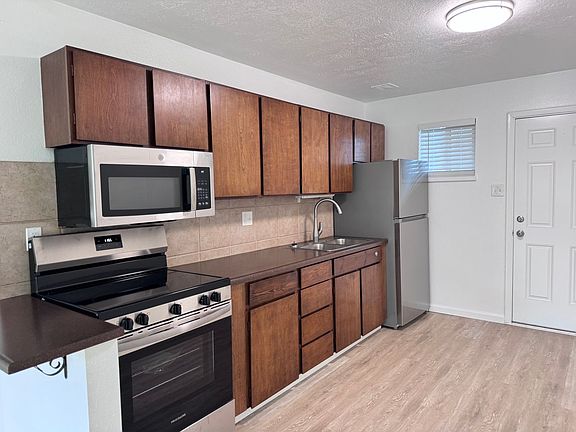 5th image of 9416 Candelaria Rd NE #C