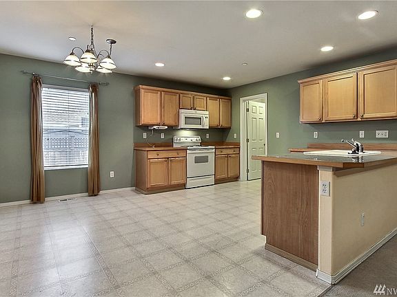 3rd image of 1835 Fisher St