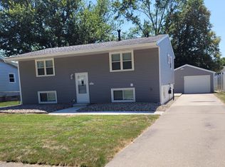2021 W 35th St, Davenport, IA 52806