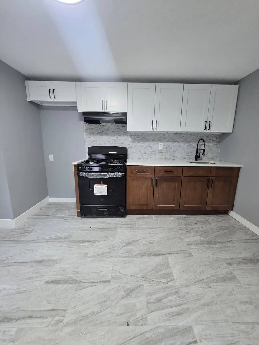 Building Photo - 306 Van Houten St #2R