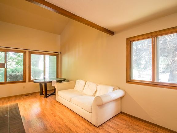 1538 MacArthur Drive Living Room