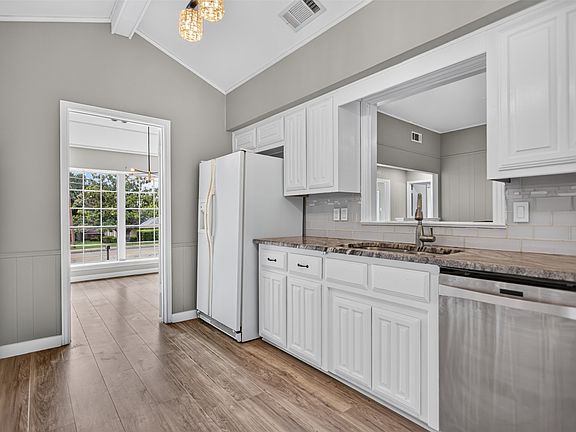 4th image of 2303 McCoy Rd
