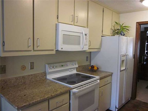 3rd image of 1005 Tuckahoe St