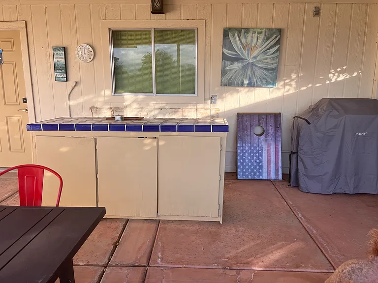 Elizabeth Dr — Photo 34