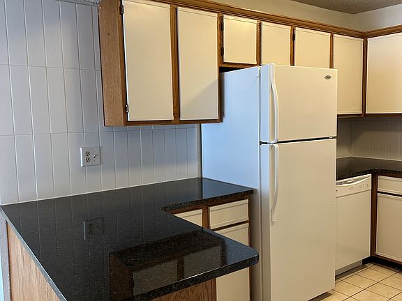 5th image of 530 SE Lee Haven Dr