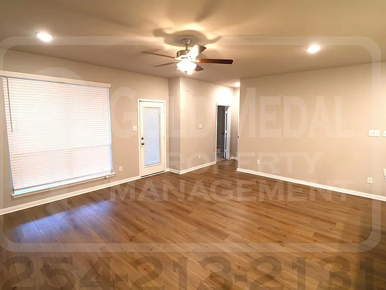 1810 Horatio St — Photo 7