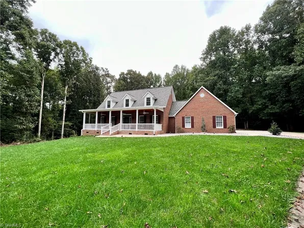 420 Poplar Creek Dr, Wilkesboro, NC 28697
