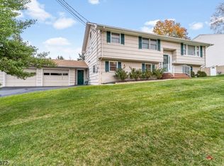 13 Glutting Pl, East Hanover Twp., NJ 07936