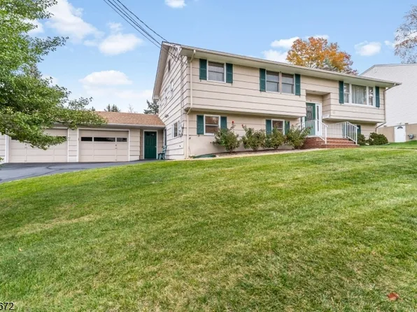 13 Glutting Pl, East Hanover Twp., NJ 07936