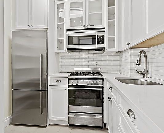 3rd image of 405 E 63rd St APT 6G