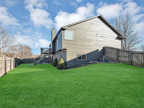 3rd image of 3327 N Lake Ridge Ct