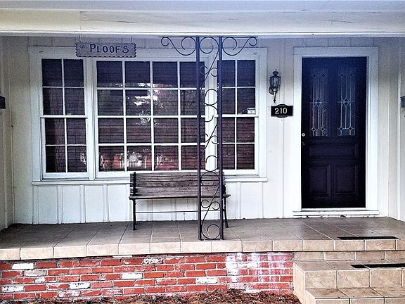 2nd image of 210 Sunset Blvd