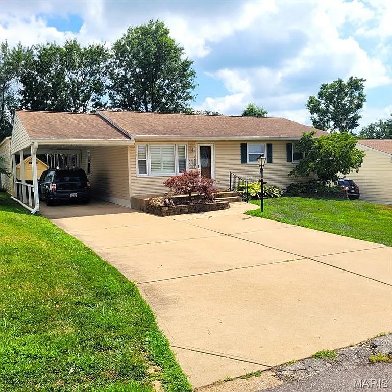11128 Pine Forest Dr photo 1