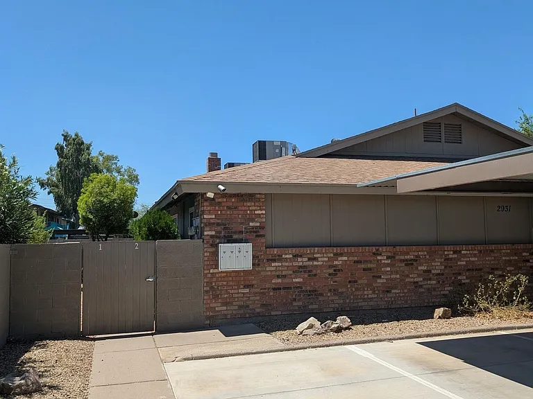 2931 E Beck Ln — Photo 16