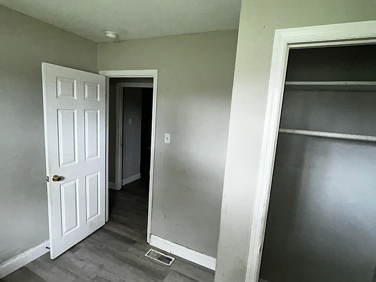 Andrews Dr — Photo 8