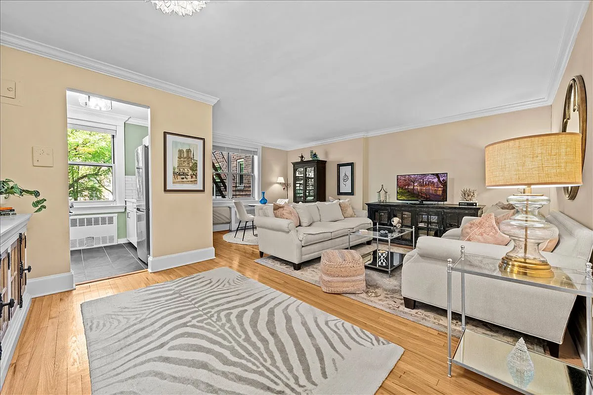 629 Kappock Street — Photo 1