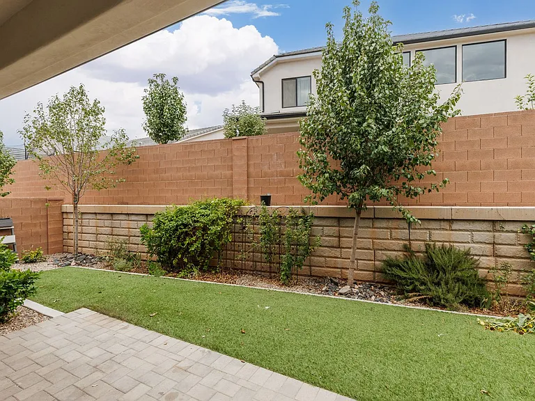 334 S Water Course Dr — Photo 8