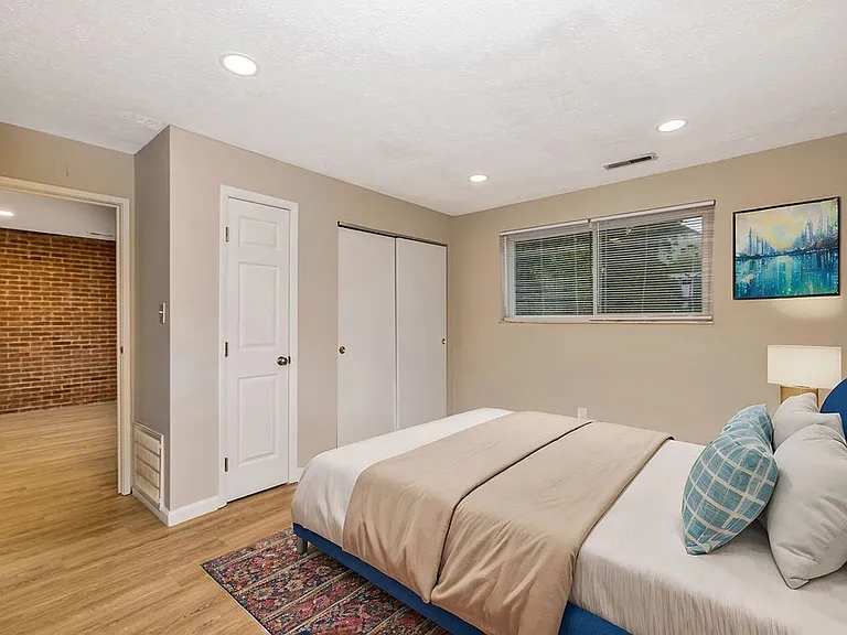 Delta Bend Apartments in Mount Lookout — Photo 9