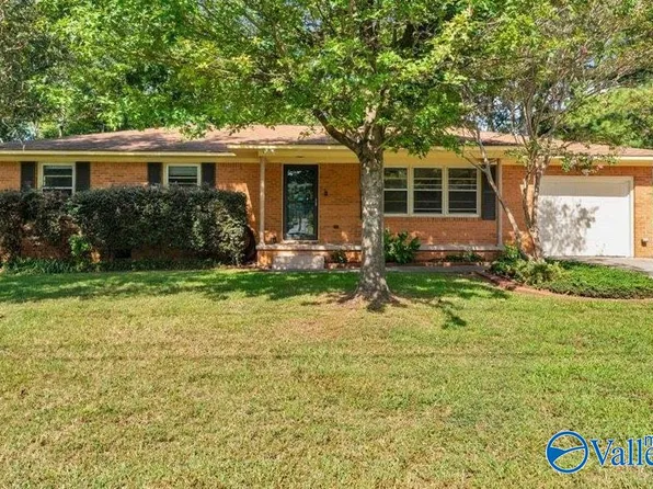 2307 Giles Dr NE, Huntsville, AL 35811