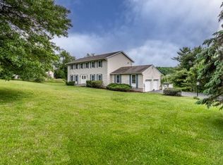4 Crestwood Ct, Hackettstown, NJ 07840