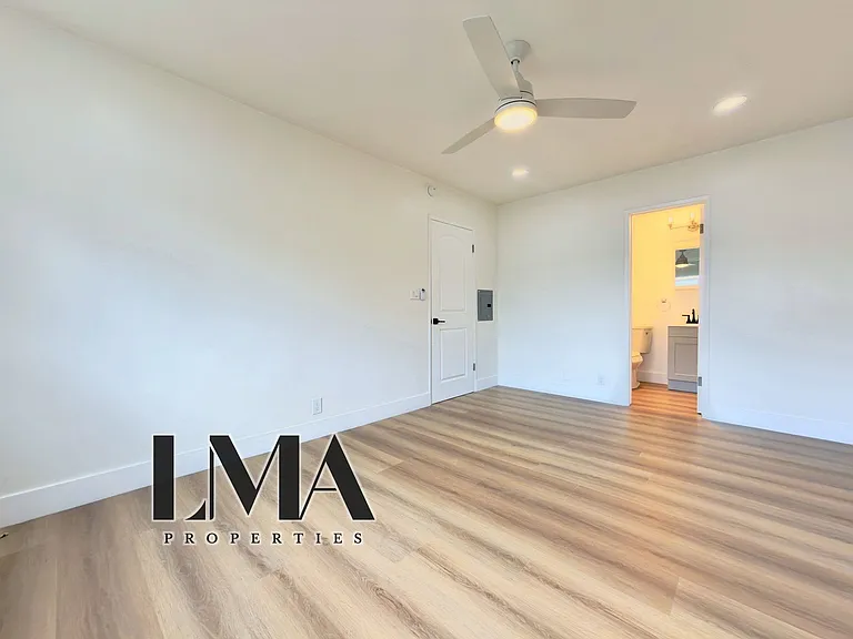 8208 Romaine St #1A — Photo 9