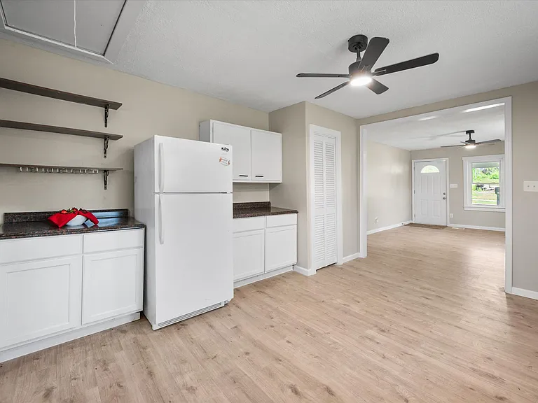 123 E Main St — Photo 15