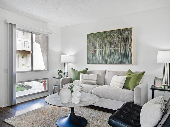 4th image of 15200 Magnolia St #76