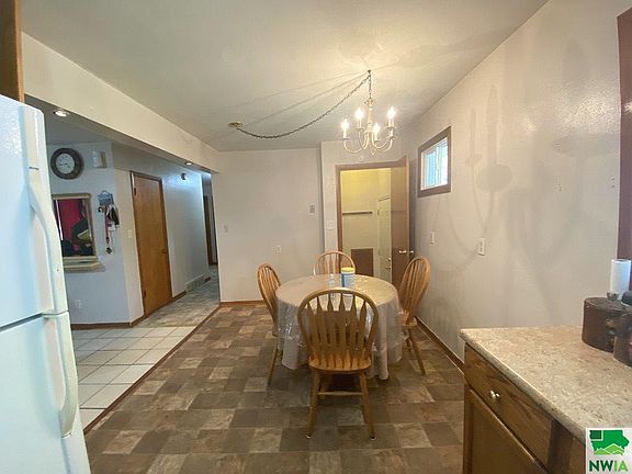 3rd image of 1017 Witter St