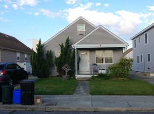 206 W Pittsburg Ave, Wildwood Crest, NJ 08260