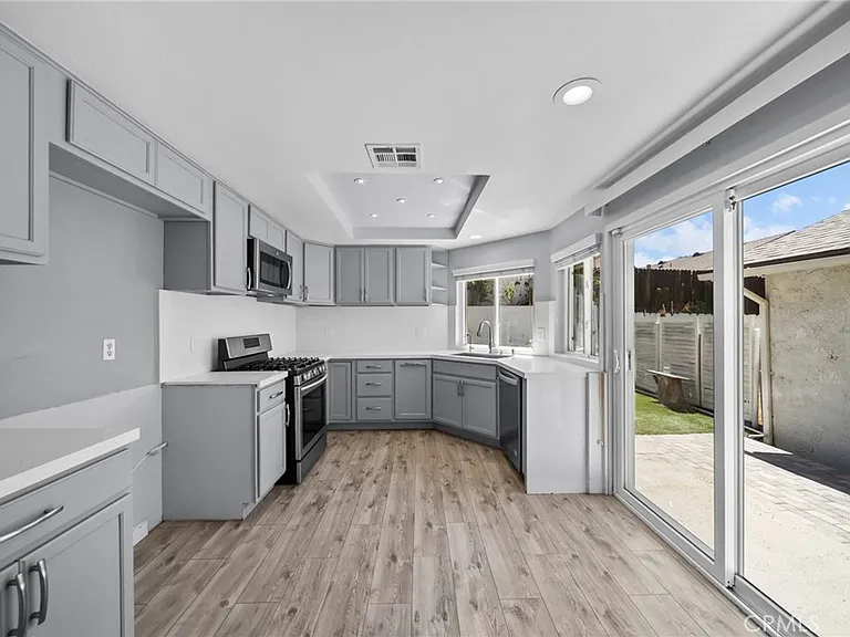 14071 Fenton Ln — Photo 15