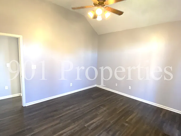 1120 Averett Ln — Photo 9