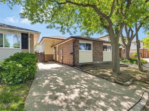 8245 Enfield Pl, Windsor, ON N8S 4N2