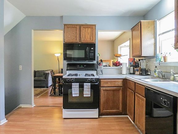 5th image of 7952 Valleyview Dr