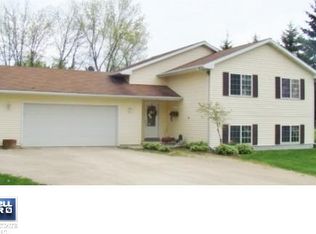 604 Riverview Dr, Fremont, WI 54940