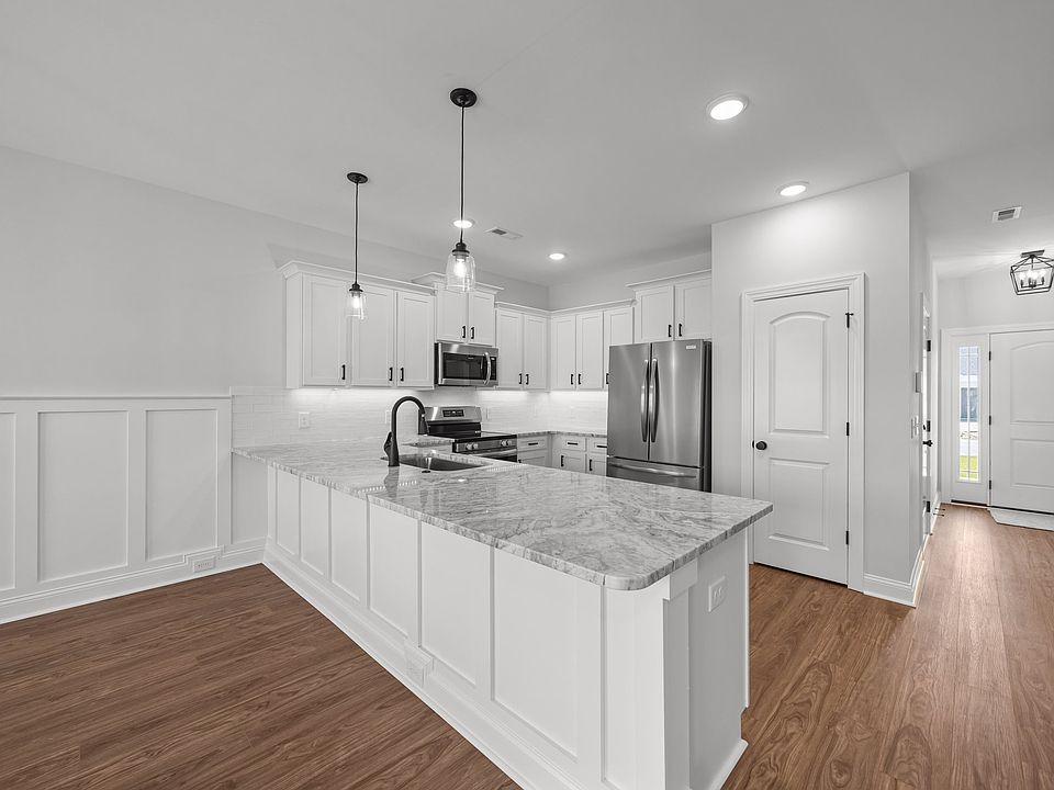 Luxurious Kitchen Marble looking Granite. In counter garbage disposal. Under cabinet lighting. Stainless Appliances. Ice Maker Fridge