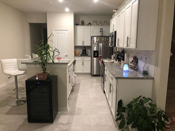 2nd image of 2858 Bard St