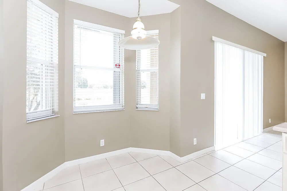 4 bed, 3.0 bath, 2075 sqft, $4,155 — Photo 4