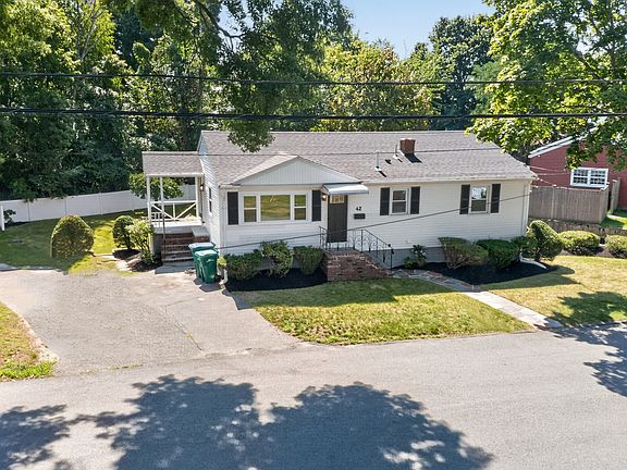 5th image of 42 Bickford St