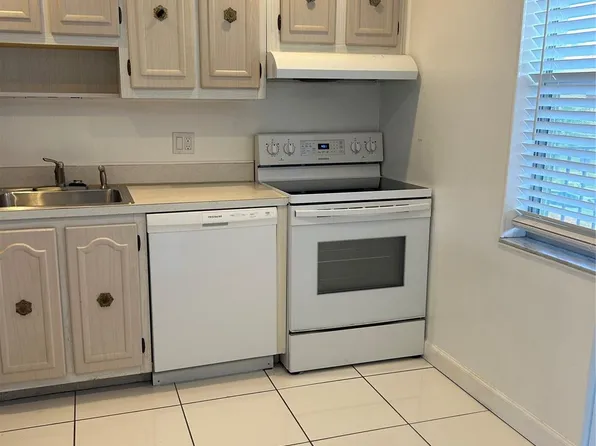 31 Abbey Lane #207, Delray Beach, FL 33446