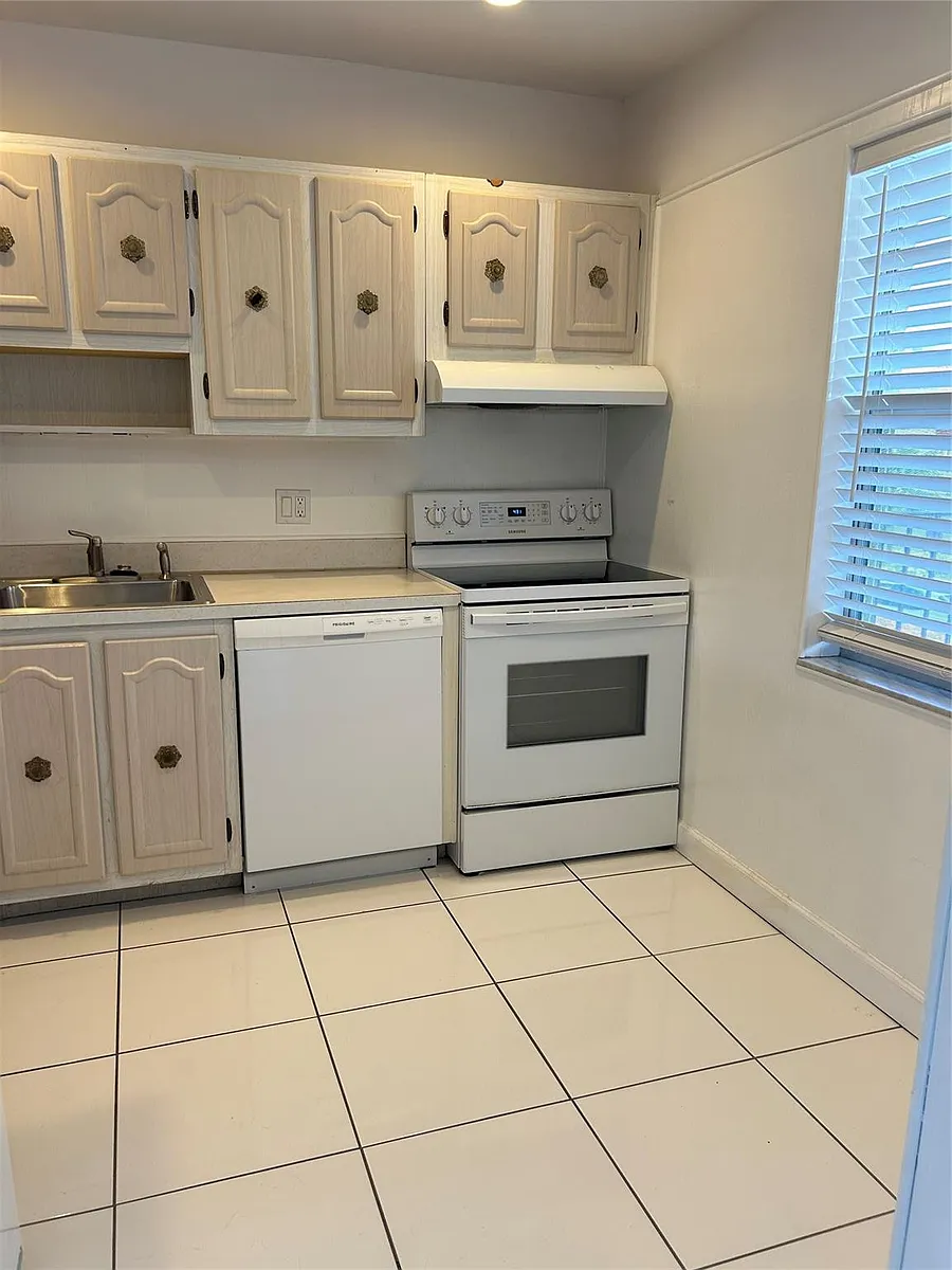 Building Photo - 31 Abbey Ln #207