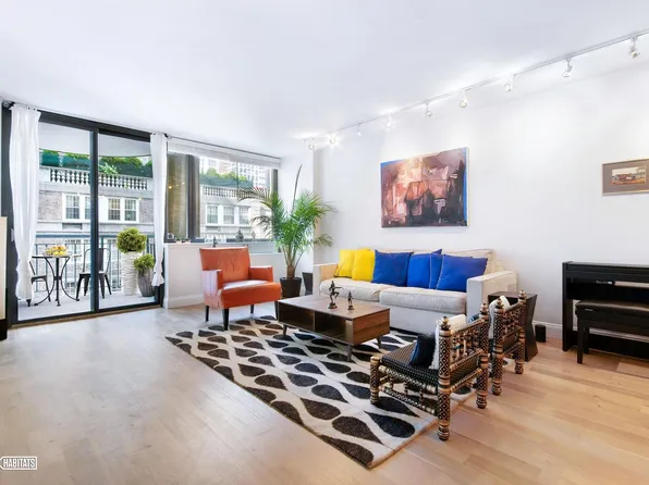 224 East 52nd Street image 1 of 12